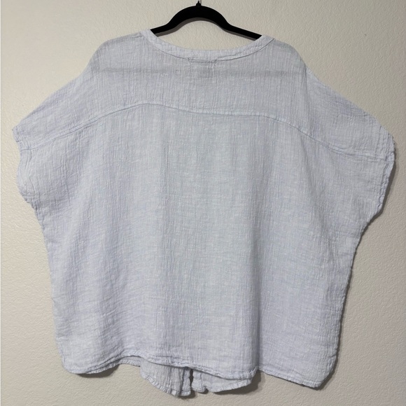 Tahari Soft Blue Crinkle Linen Oversized Cap Sleeve Button Down Top. Round Neck - Picture 3 of 11